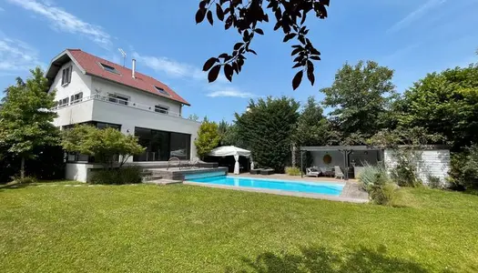 Maison 8 pièces 240 m² 