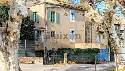 À Remoulins, maison de village avec terrasse et jardinet