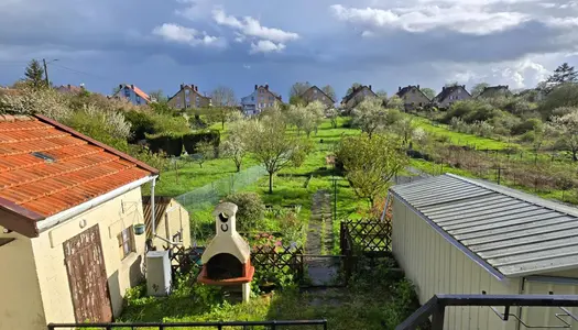 Quartier paisible, maison mitoyenne, 75m², 4 pièces, 2 chambres.