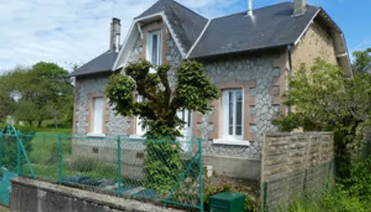 MAISON EN PIERRE DE 6 PIECES TOTALEMENT REMISE A NEUF 