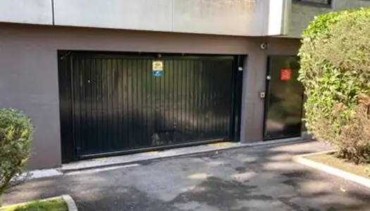 Parking sécurisé Croisé Laroche