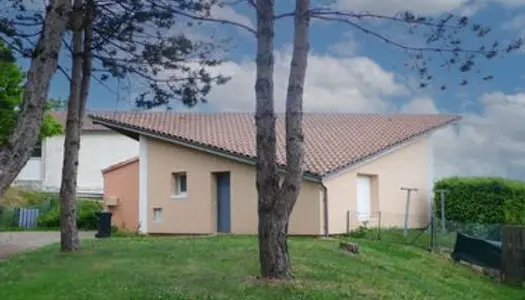 Maison 2 chambres avec un jardin et un garage 