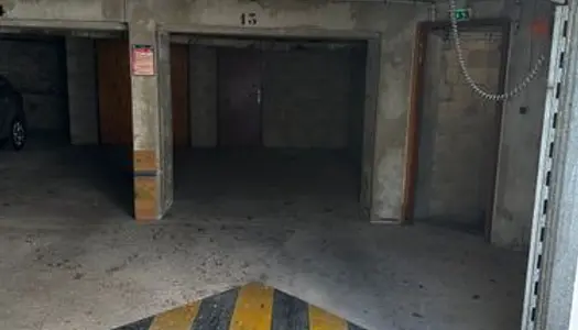 Place de parking sécurisée + cave 