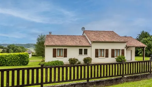 Maison au bords du village avec jardin et piscine 