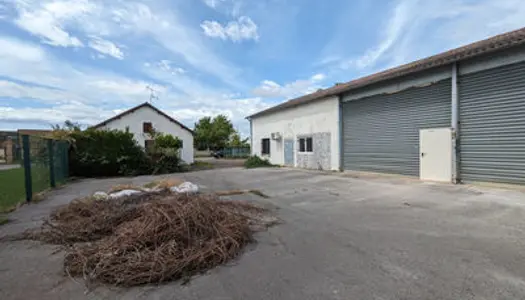 Bureaux et Locaux d'activités + grande parcelle de foncier. 