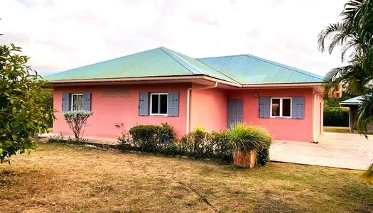 Dpt Guyane (973), à vendre MATOURY A 2 MN DU FAMILY PLAZZA maison P5 de 124,1 m² - Terrain de 2000 