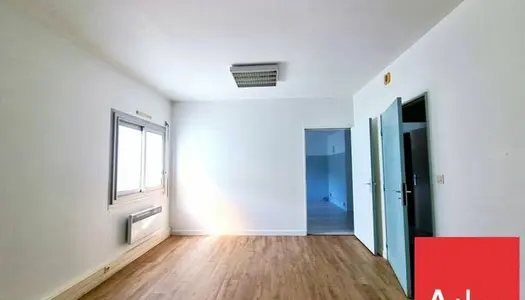 Bureau 63 m² 