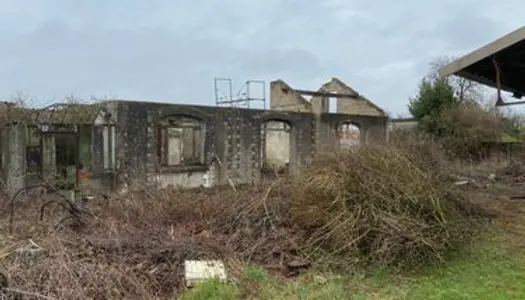 Maison à rénover + garage + hangar