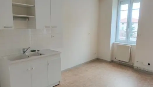 APPARTEMENT F2 dans petit immeuble 