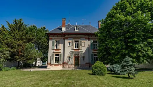 Maison 9 pièces 550 m²