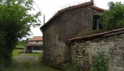 Saint Germier (79) - Ensemble de 2 maisons anciennes à rénover
