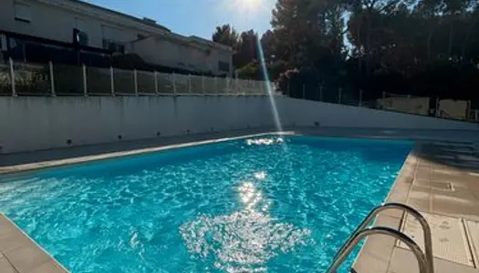 Superbe T3 avec Jardin et Piscine dans Résidence Sécurisée 