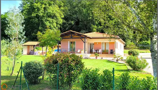 Maison de plain-pied 3 ch avec piscine et dépendances proche tous commerces 