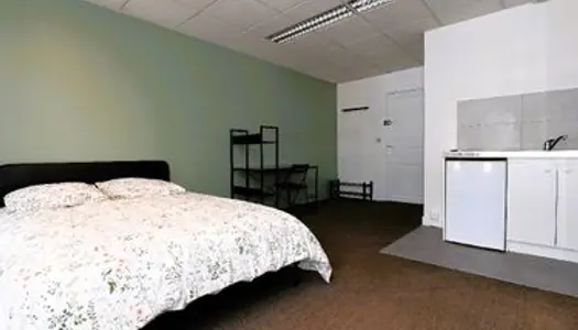 Chambres entièrement meublées avec services inclus (kitchenette, électricité, eau et internet)