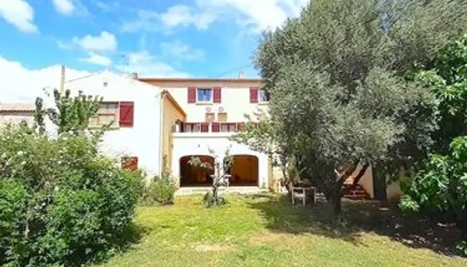 Ensemble de 2 maisons avec jardin, piscine et garage