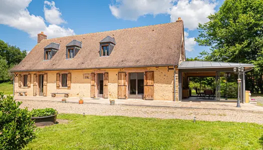 Propriété de 406m² avec piscine intérieure et salle de de réception 