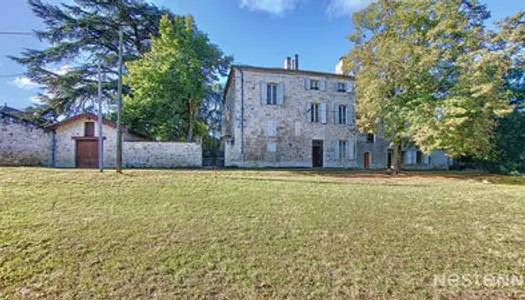 A Vendre Ensemble immobilier en pierre du XVIIIème siècle avec parc et vue sur la Cathédrale