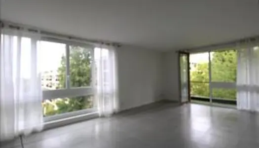 Appartement - 4ème étage - 89 m2 - 4 pièces - Non meublé 