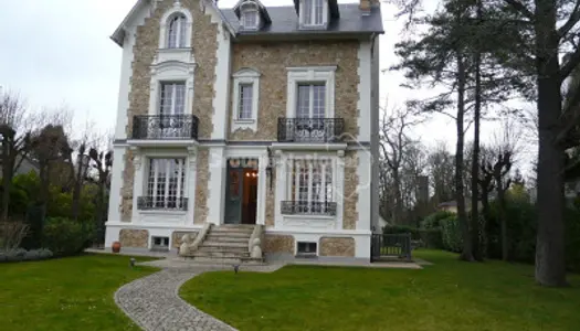 Maison 9 pièces 236 m²