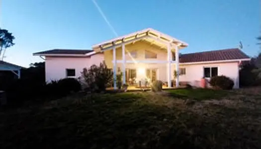 Villa spacieuse et lumineuse, avec dépendances, le tout sur 2102m² 