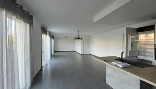 Maison - Villa Location Aubigné-Racan 4p 110m² 750€