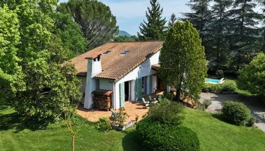 Maison familiale - piscine- grand jardin- St Georg 