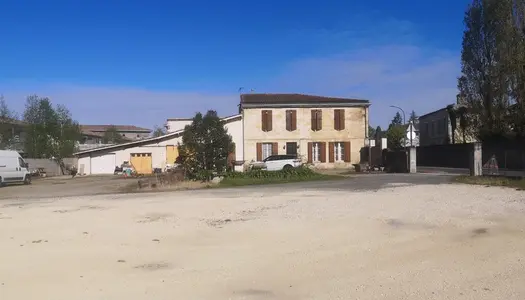 Dpt Gironde (33), à vendre BRUGES terrain à bâtir de 2 030,00 m² et une maison en pierre de 180 