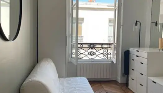 Très joli studio meublé refait à neuf, rue du Temple (proche Rambuteau) 