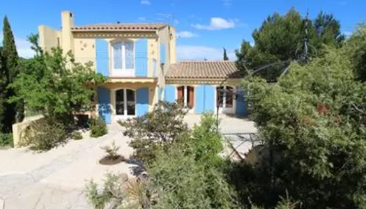 Propriété dominante avec vue et piscine sur 7700 M2