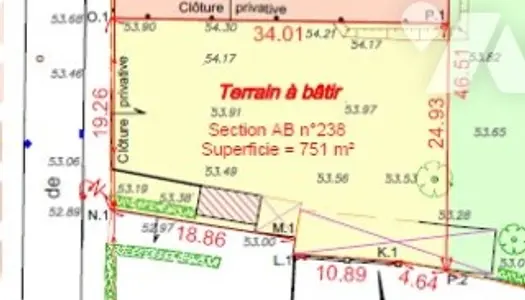 Terrain 751 m²