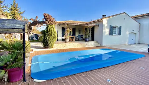 maison prête à vivre de 146 m2 plancher avec piscine et garage sur 535 m2 de terrain arboré