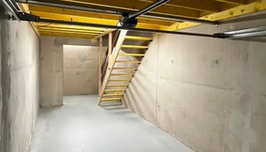 GARAGE de 26 m2 plus Mezzanine