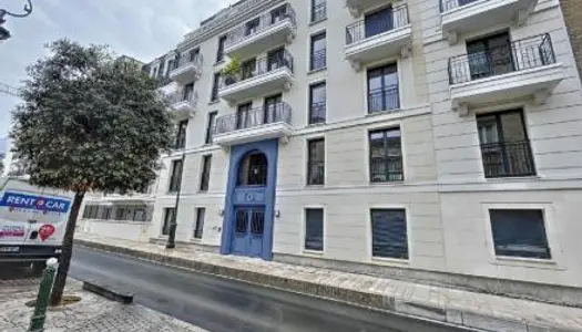 Immobilier professionnel Location Puteaux  46m² 1600€