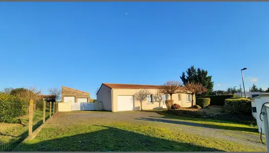 3 chambres, garages sur terrain arboré avec terrasse