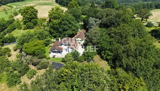 Propriété de standing avec vue Pyrénées et 2.1 ha de terrain proche Orthez 