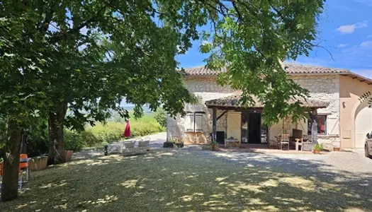 Maison en pierre, piscine et carrière pour chevaux 