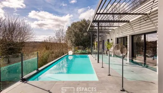 Maison contemporaine avec piscine et vue