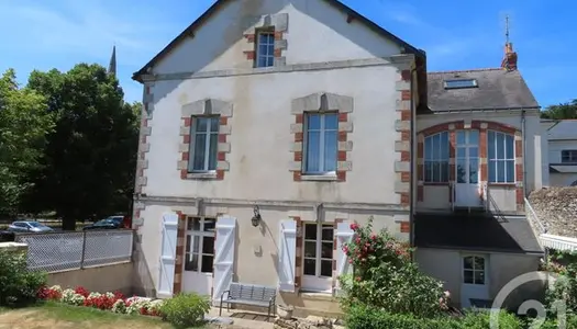 Maison 11 pièces 305 m² 