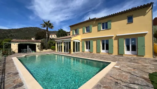 Le Lavandou Villa avec piscine belle vue collines 