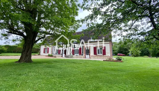 Maison traditionnelle avec une grange 