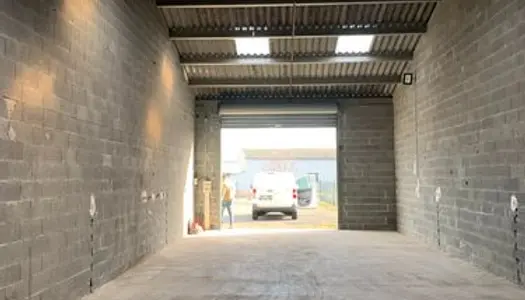 Parking - Garage Location Labarthe-Inard  120m² 450€
