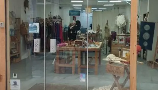 Location d'un espace boutique dans un local commercial pour un artisan 