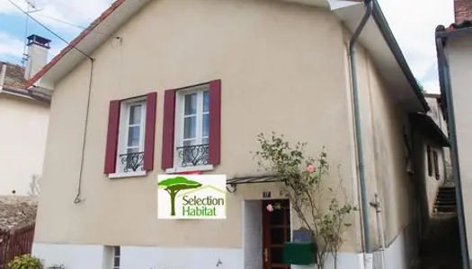 Spacieuse maison mitoyenne rénovée de 2 chambres à 