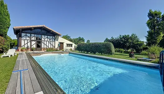 Maison 6 pièces 233 m² 