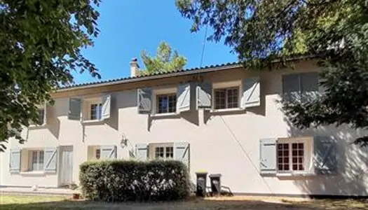 Maison de 4 chambres avec un grand jardin