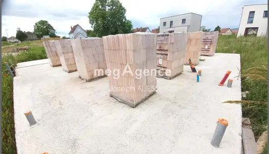 Terrain avec dalle sur fondation et vide sanitaire - 476 m² 
