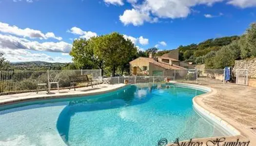 En EXCLUSIVITE à MANOSQUE, Propriété unique de 234 m² sur 1ha 4 de terrain avec olivette, 