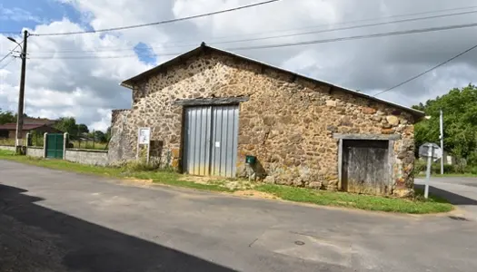 Grange avec toiture neuve entièrement cloturée avec terrain attenant 