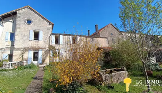 Maison de ville, 210 m2 habitables, 5 chambres avec jardin de 650 m2.