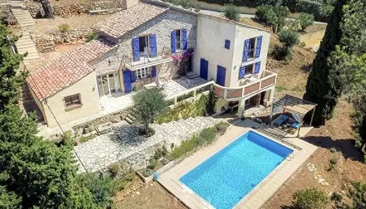 Villa provençale rénovée avec vue panoramique sur l Estérel, 5 pièces, avec grande piscine, a 